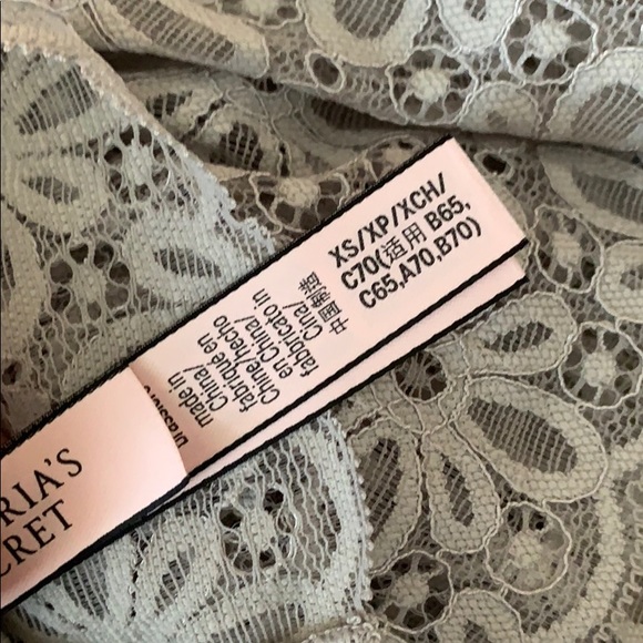 BRAND NEW VICTORIA’S SECRET BRALETTE, SIZE XS - Picture 7 of 7
